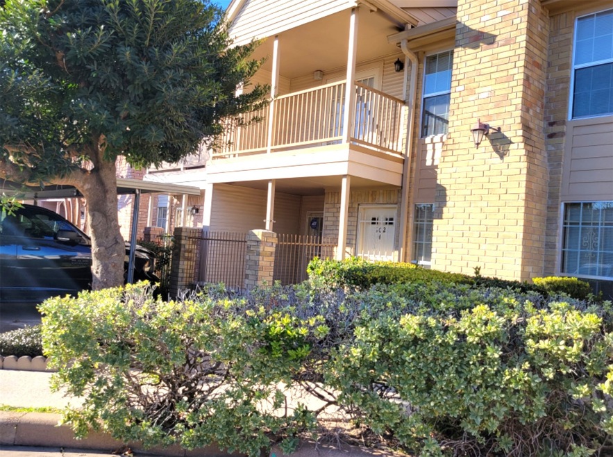 Delightful condo with a cozy balcony in a serene n