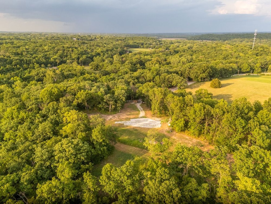 13404 Rickey Rd, Kansas City, MO 64133 - photo 1