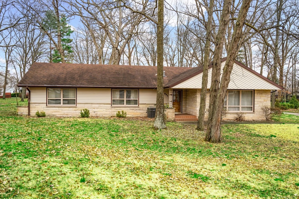 804 Hickory Hill Dr, Effingham, IL 62401 - photo 1