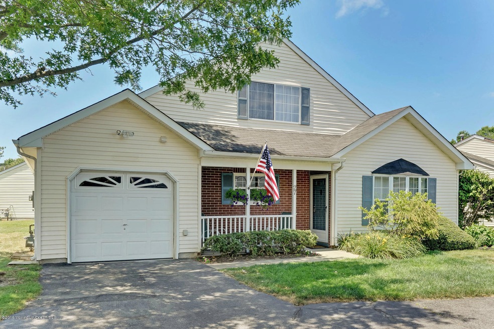 27 Carnaby Close Freehold NJ-large-002-1