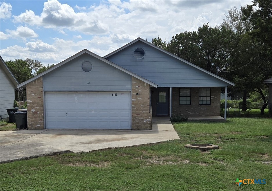 1107 N Bishop St, San Marcos, TX 78666 - photo 1