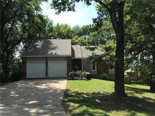 7630 Monrovia St, Shawnee, KS 66216 - photo 1