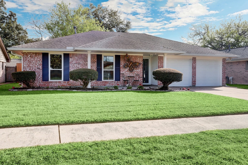 5739 Hoover St, Houston, TX 77092 - photo 1