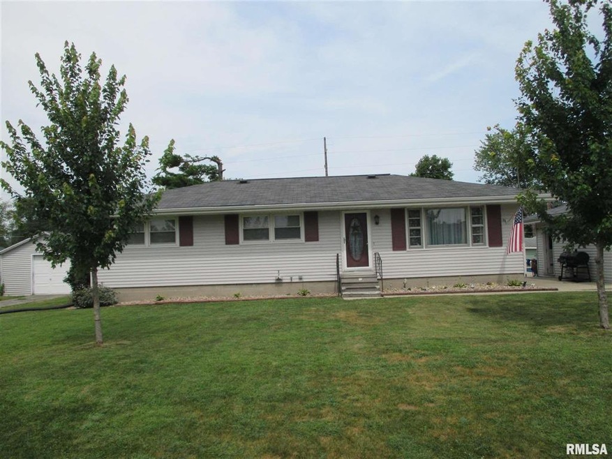 1711 N Logan St, Lincoln, IL 62656 - photo 1