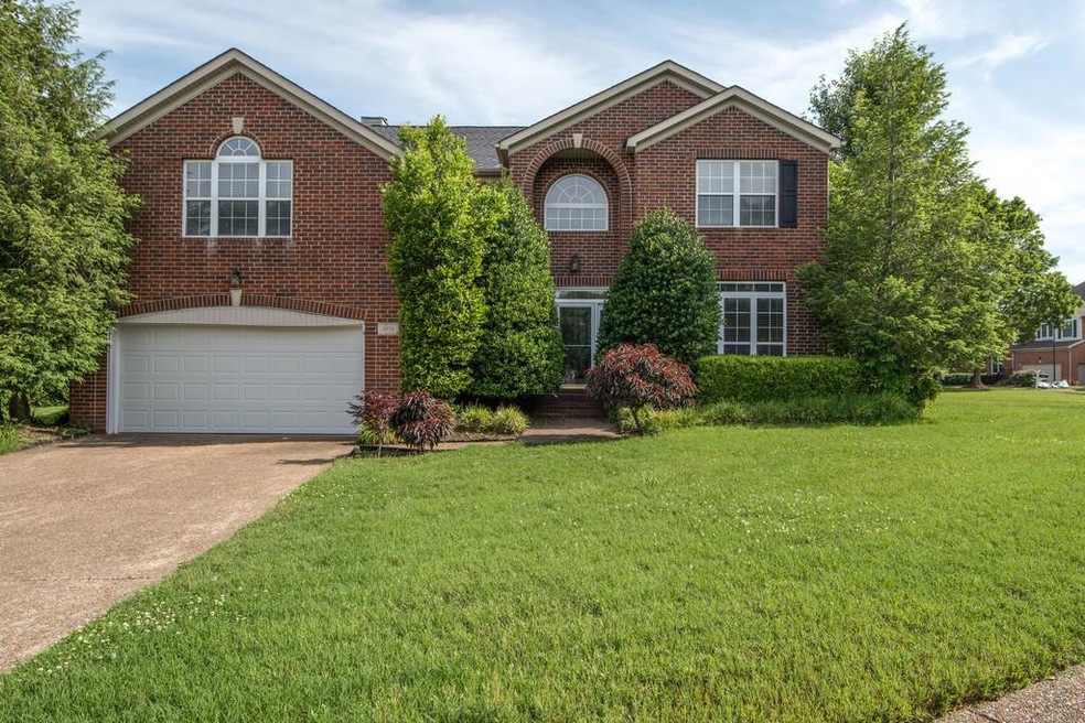 Welcome to 2204 Wimbledon Circle . . . 