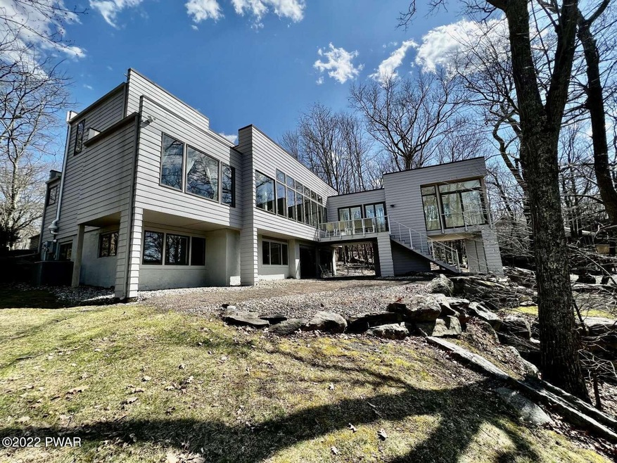 128 Broadmoor Dr, Hawley, PA 18428 - photo 1