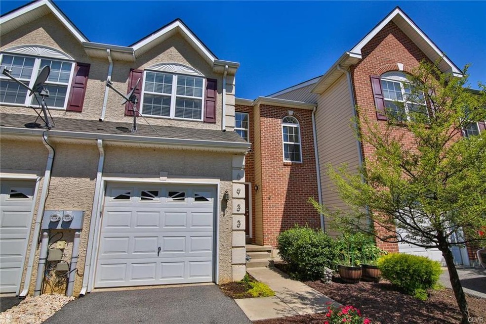 6933 Hunt Dr, Macungie, PA 18062 - photo 1