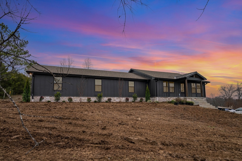 527 Hunting Hills Dr, Mount Juliet, TN 37122 - photo 1