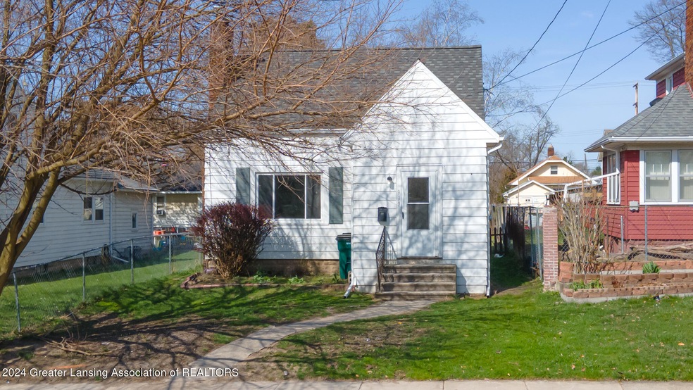 939 Princeton Ave, Lansing, MI 48915 - photo 1