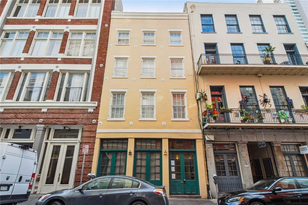 Charming old Townhouse style building in the Upper