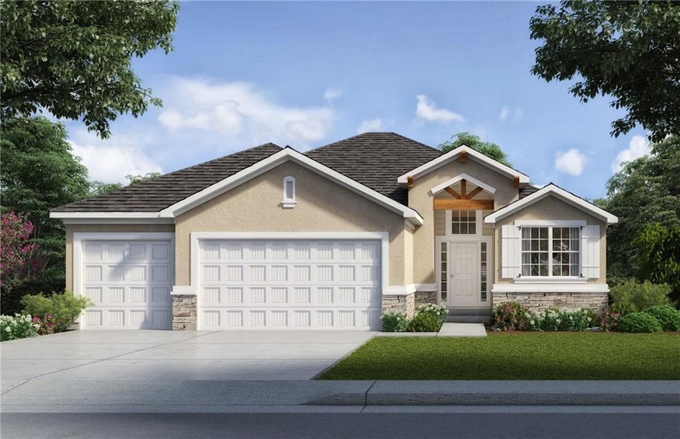 1620 Hanover Ln, Raymore, MO 64083 - photo 1