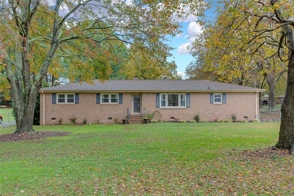 212 Ivy Dr, Simpsonville, SC 29680 - photo 1