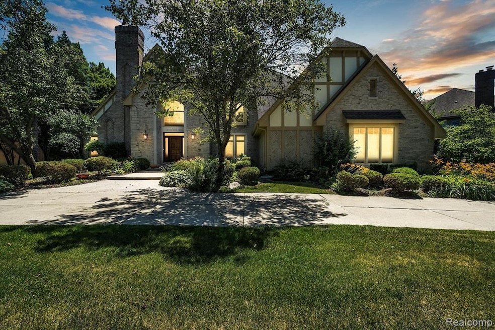 3128 Woodcreek Way, Bloomfield Hills, MI 48304 - photo 1