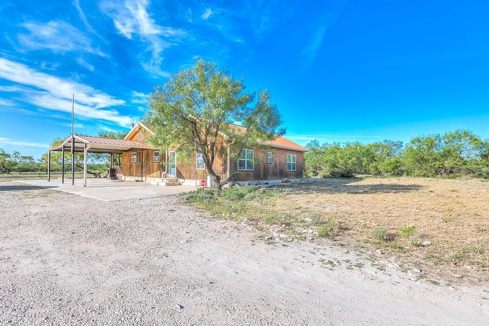 11461 Twin Lakes Ln, San Angelo, TX 76904 - photo 1