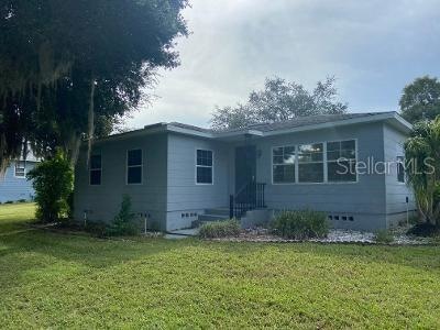 Front of the house facing lake.