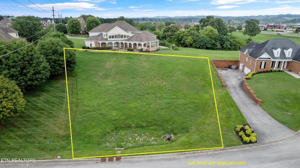 1-825 Berkeley Dr-02