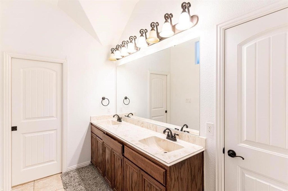 232 Corinna Ct unit ET, Hurst, TX 76053 - photo 1