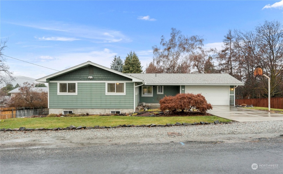326 N James Ave, East Wenatchee, WA 98802 - photo 1