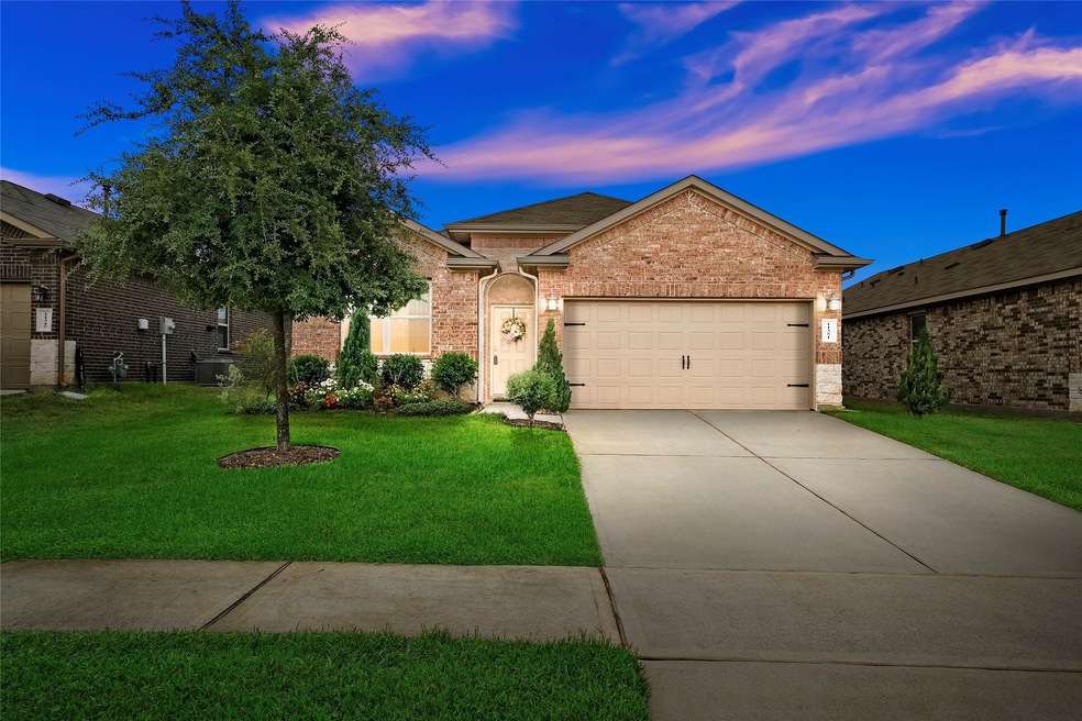 Charming 3 bedroom home in amenity-rich community with lake access.