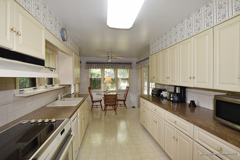 1420 Garfield Ave, Aurora, IL 60506 - photo 1