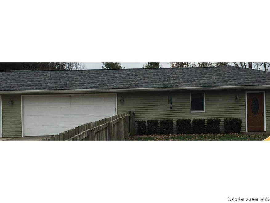 201 Spring Bay Dr, Jacksonville, IL 62650 - photo 1