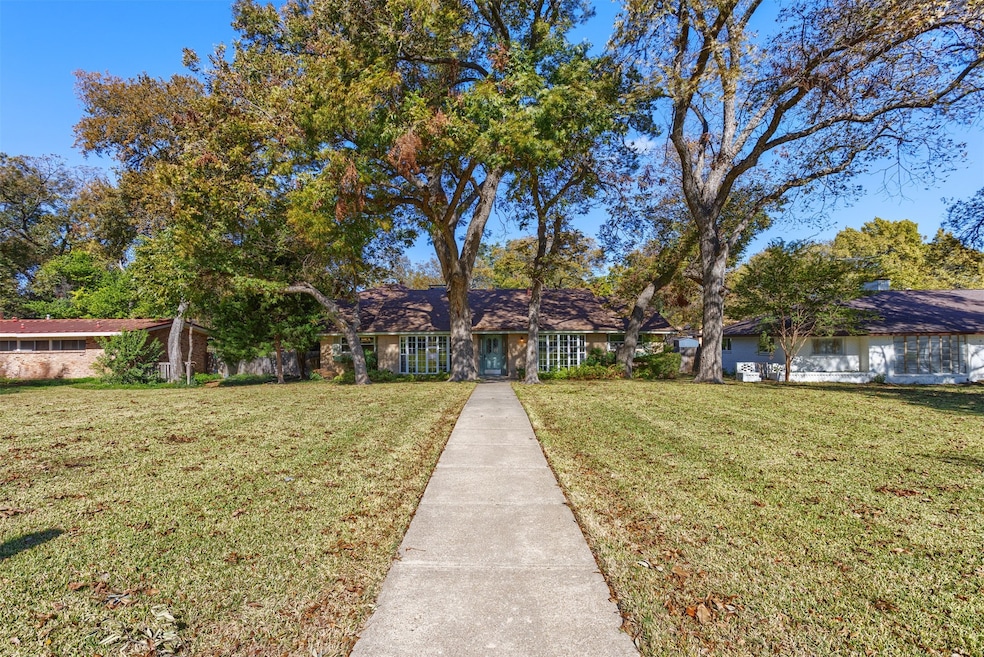 Ranch-style home with a front lawn