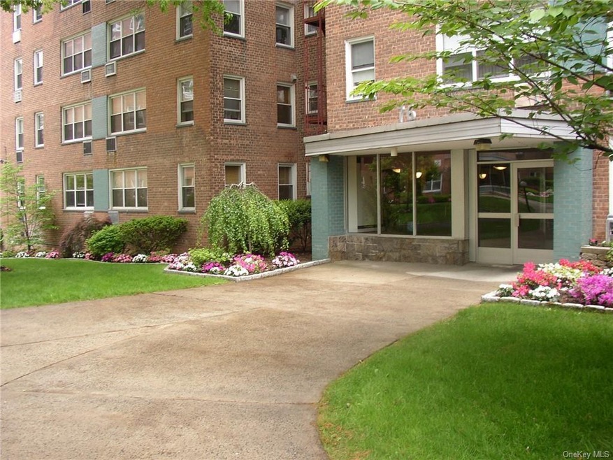 Tudor Woods unit 5B, Yonkers, NY 10703 - photo 1