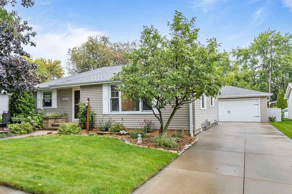 1312 W Grant St, Appleton, WI 54914 - photo 1