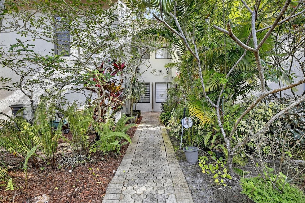 9703 N New River Canal Rd unit 103, Plantation, FL 33324 - photo 1