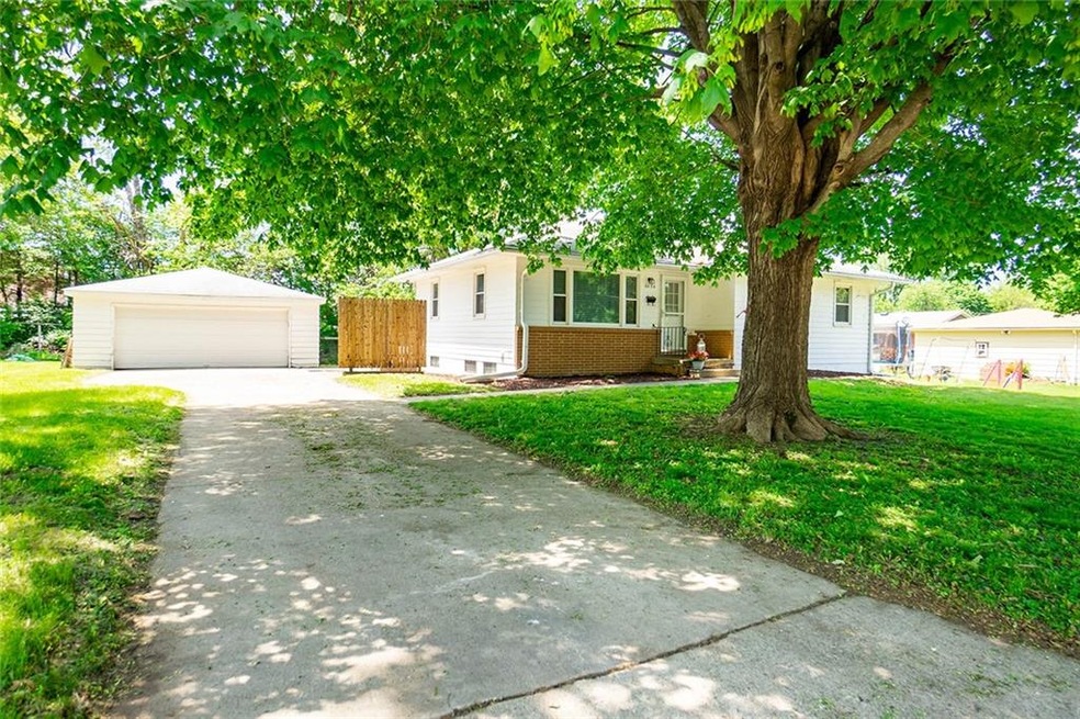 6030 SW 19th St, Des Moines, IA 50315 - photo 1