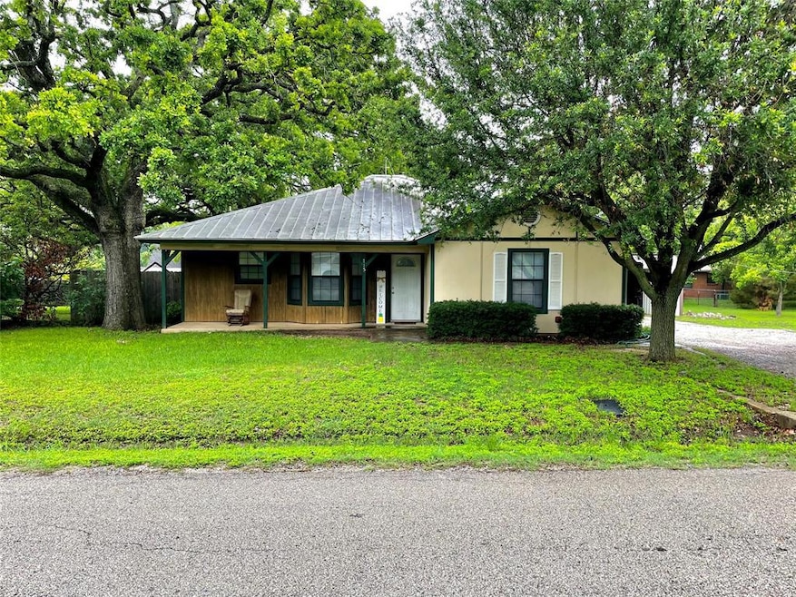 715 N Avenue A, Springtown, TX 76082 - photo 1