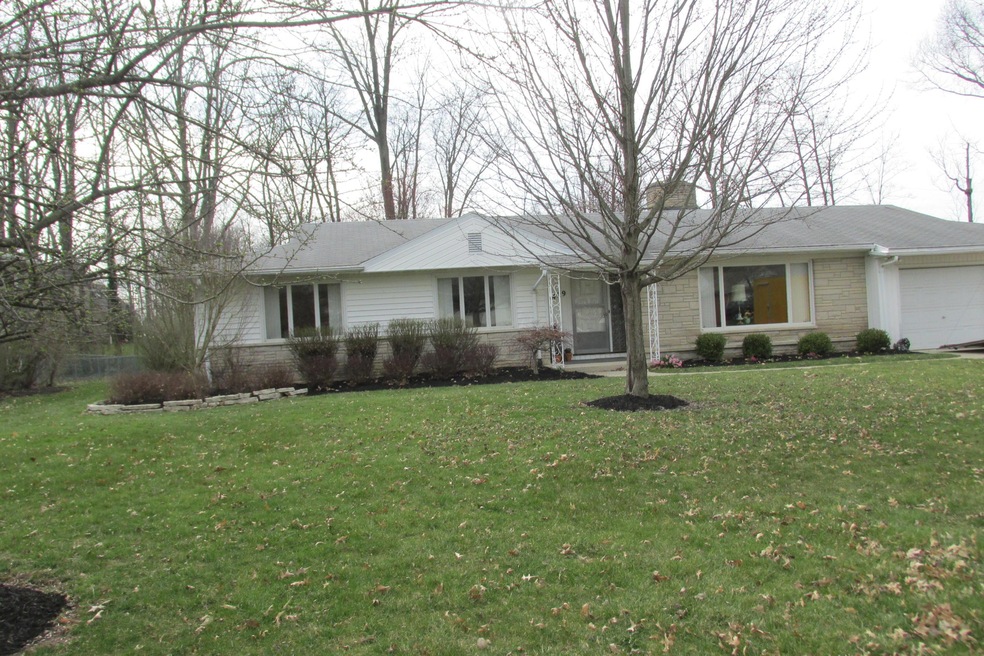 429 Hickory Dr, Marysville, OH 43040 - photo 1