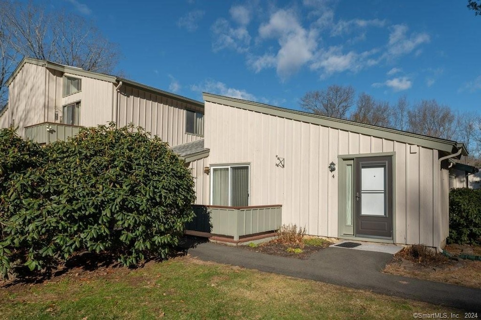 4 Wauwinet Ct, Guilford, CT 06437 - photo 1