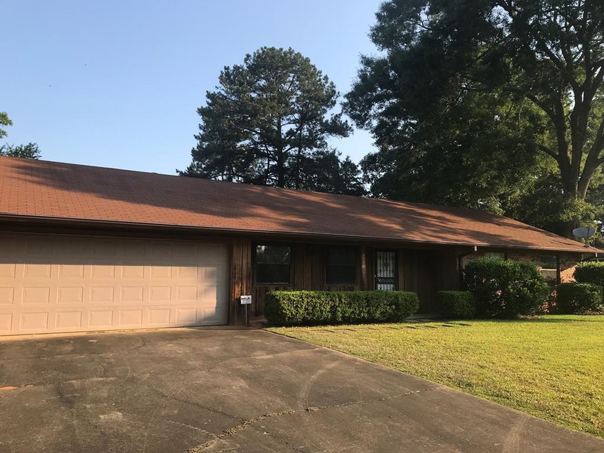 1616 Pope Cir, McComb, MS 39648 - photo 1