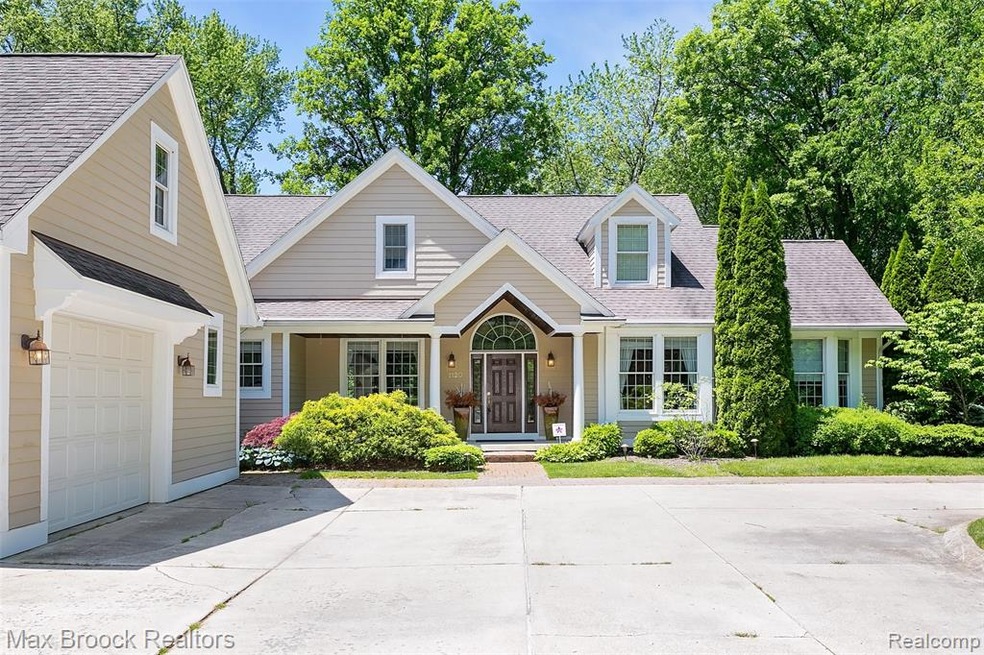 1120 Forest Ln, Bloomfield Hills, MI 48301 - photo 1