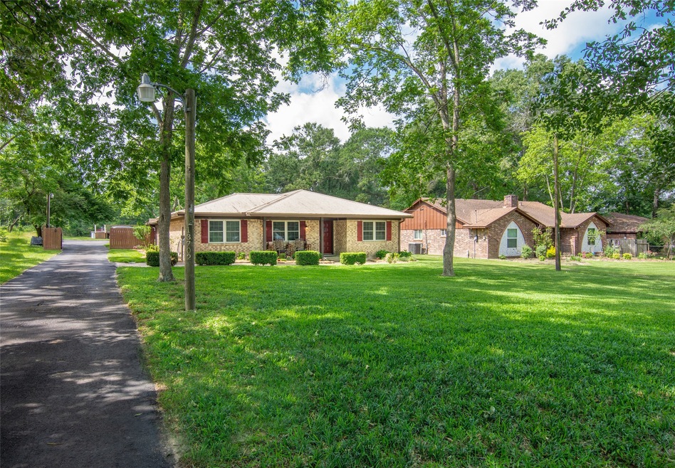 13702 Calhoun Rd, Conroe, TX 77302 - photo 1