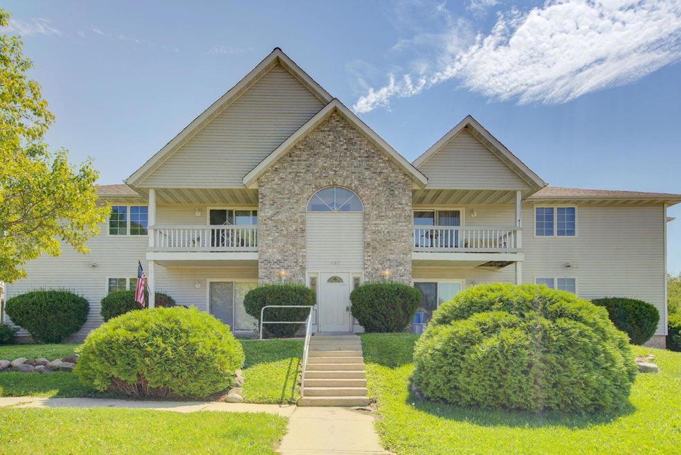 707 Shepherds Dr unit 8, West Bend, WI 53090 - photo 1