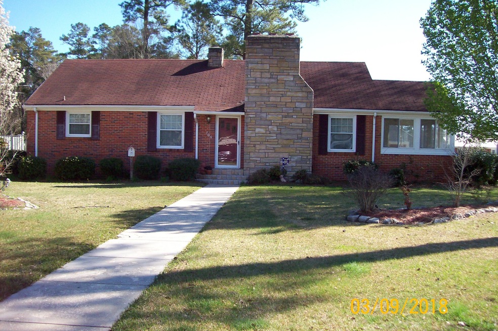 106 N Mcneil St, Burgaw, NC 28425 - photo 1