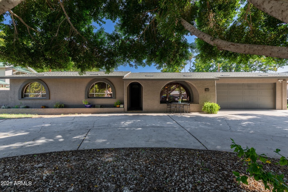 725_N_Grand_Front_2