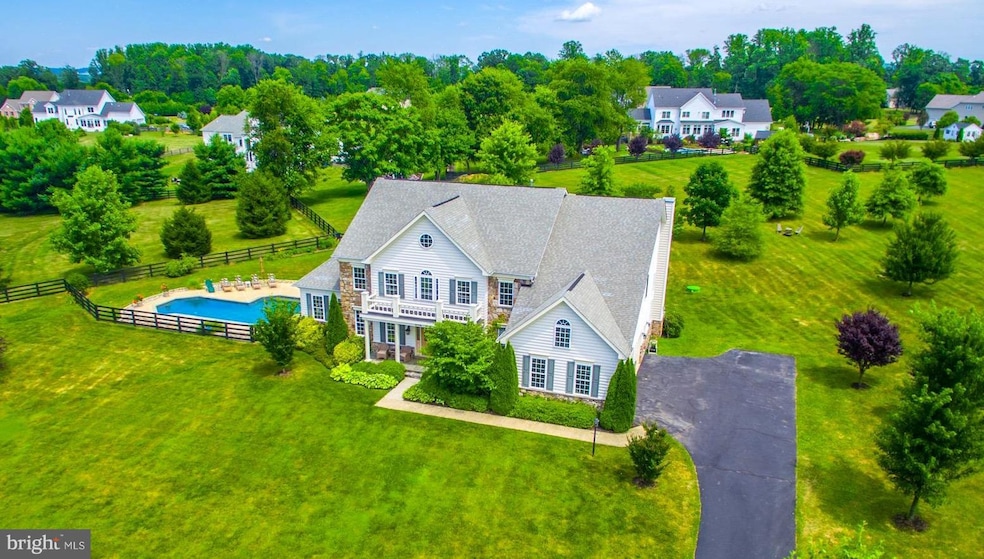 16806 Falconhurst Dr, Purcellville, VA 20132 - photo 1