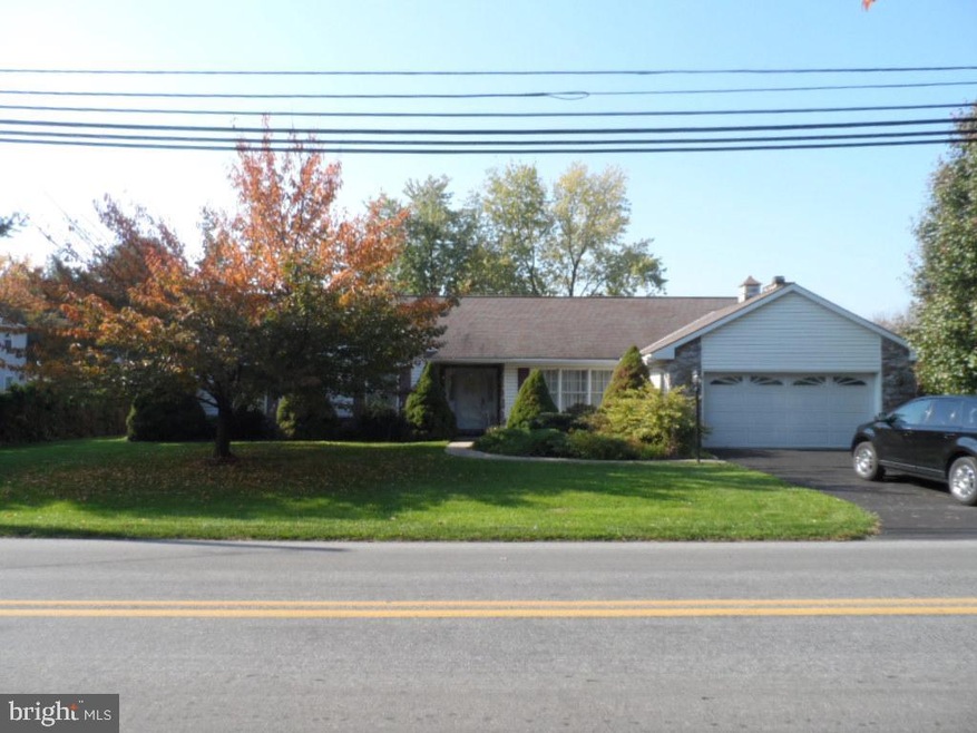 38 N Maple Ave, Leola, PA 17540 - photo 1