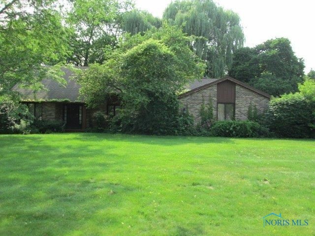 2315 Applewood Dr, Toledo, OH 43615 - photo 1