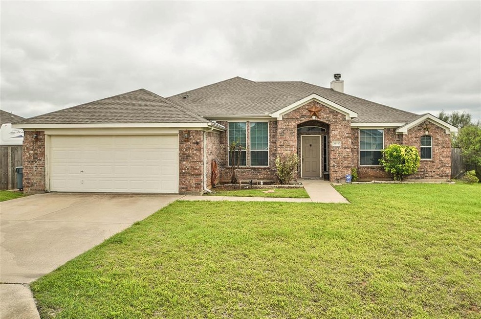 3019 Stroll Dr, Granbury, TX 76049 - photo 1