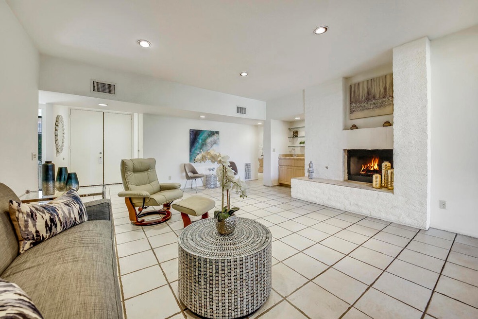 10 LIVING MLS