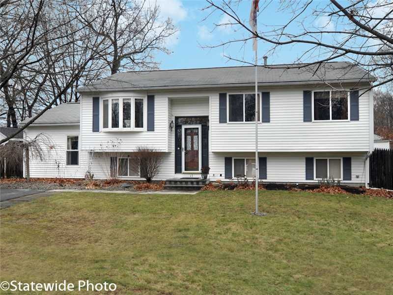 17 Lillian Ct, Warwick, RI 02886 - photo 1