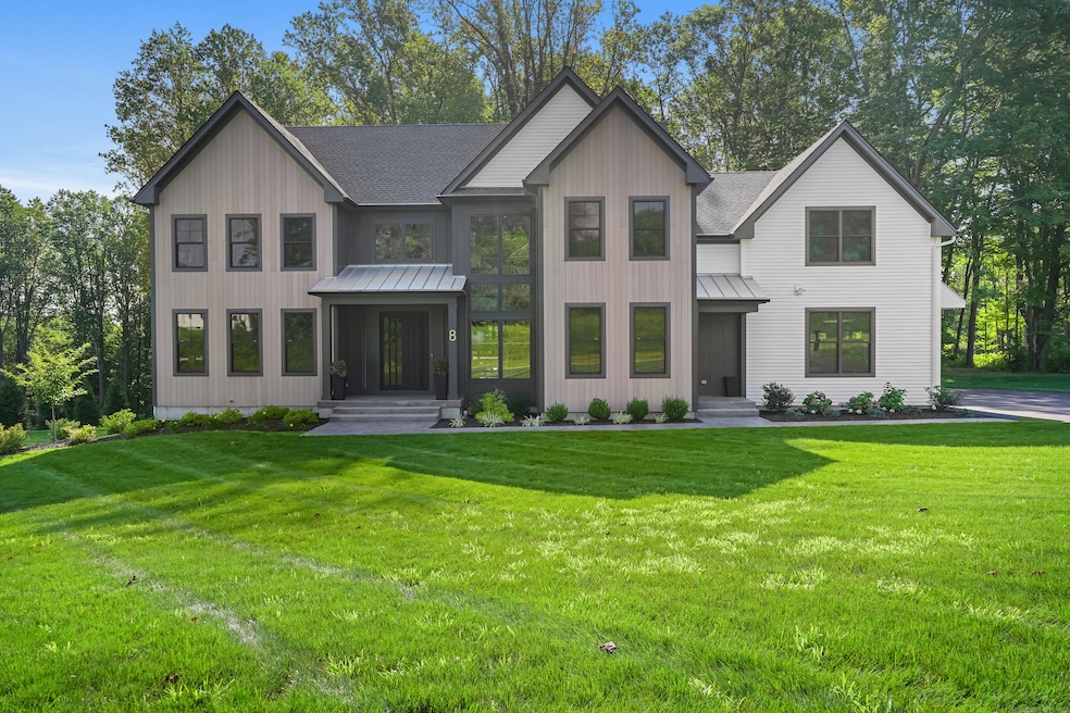 8 Holly Ln, Newtown, CT 06482 - photo 1