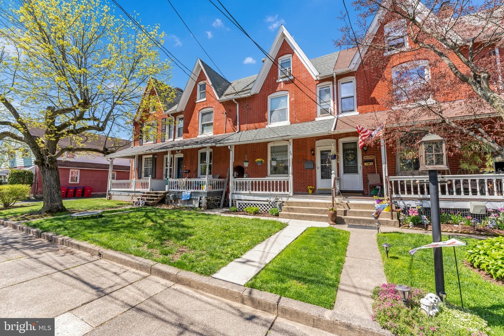 40 S 6th St, Quakertown, PA 18951 - photo 1