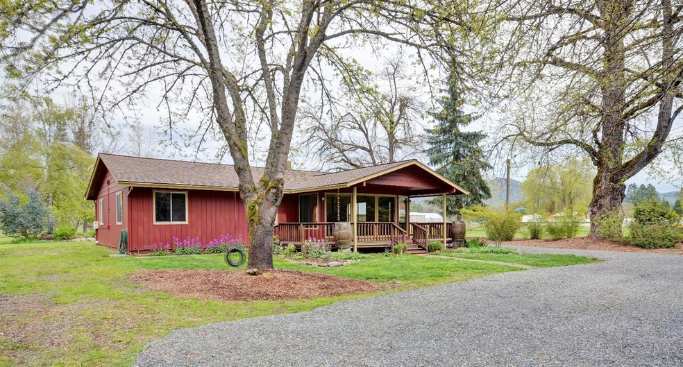 8607 E Evans Creek Rd, Rogue River, OR 97537 - photo 1