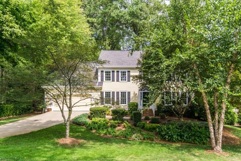 3291 Robinson Oaks Way - Welcome Home!
