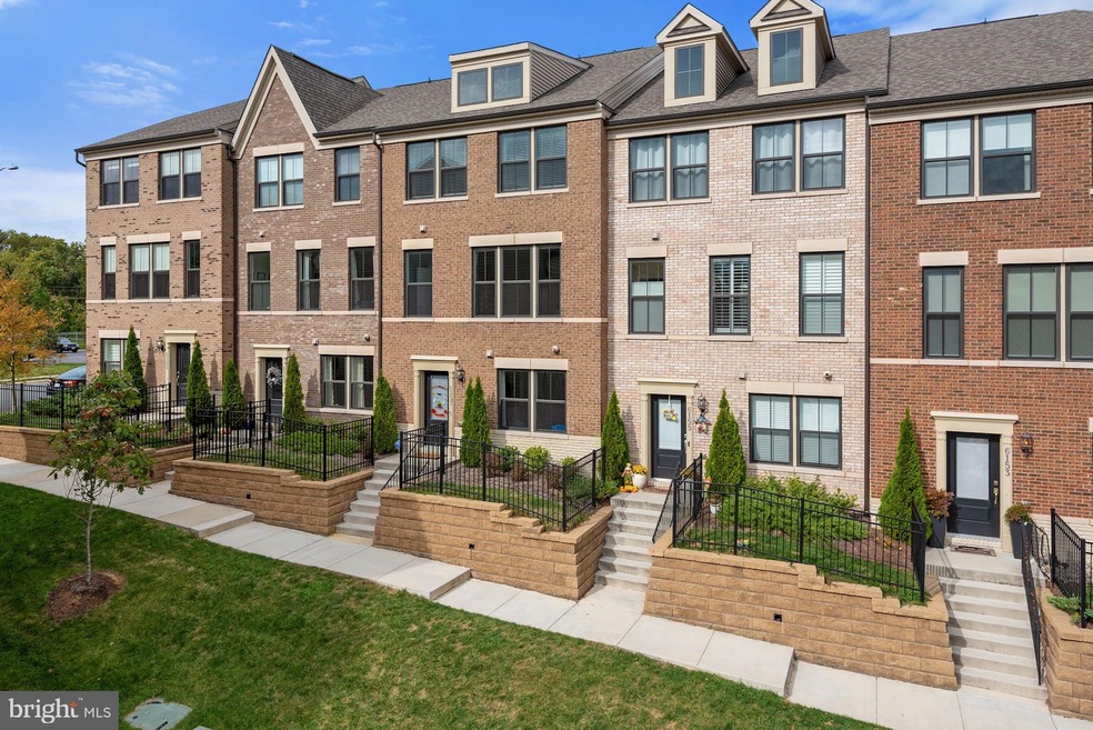 6157 Carey Park Ln, Falls Church, VA 22041 - photo 1